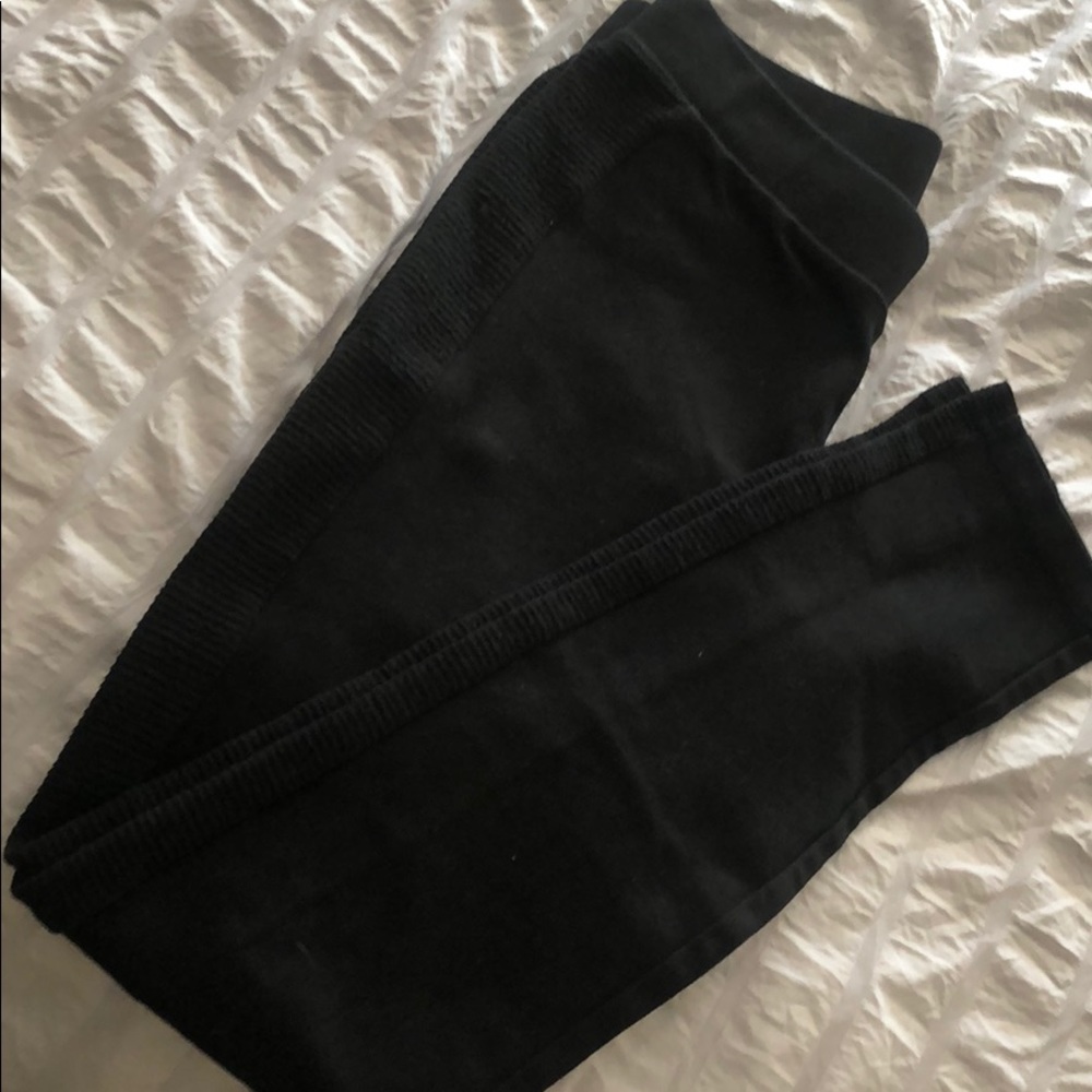 EUC thick detailed leggings